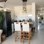 Lagoon-Front 2 Bedroom Swan Lake Gouna
